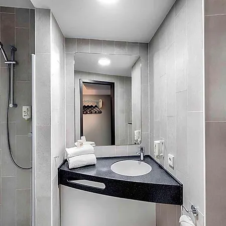 B&B Hotel Villingen-Schwenningen 酒店 菲林根-施文宁根